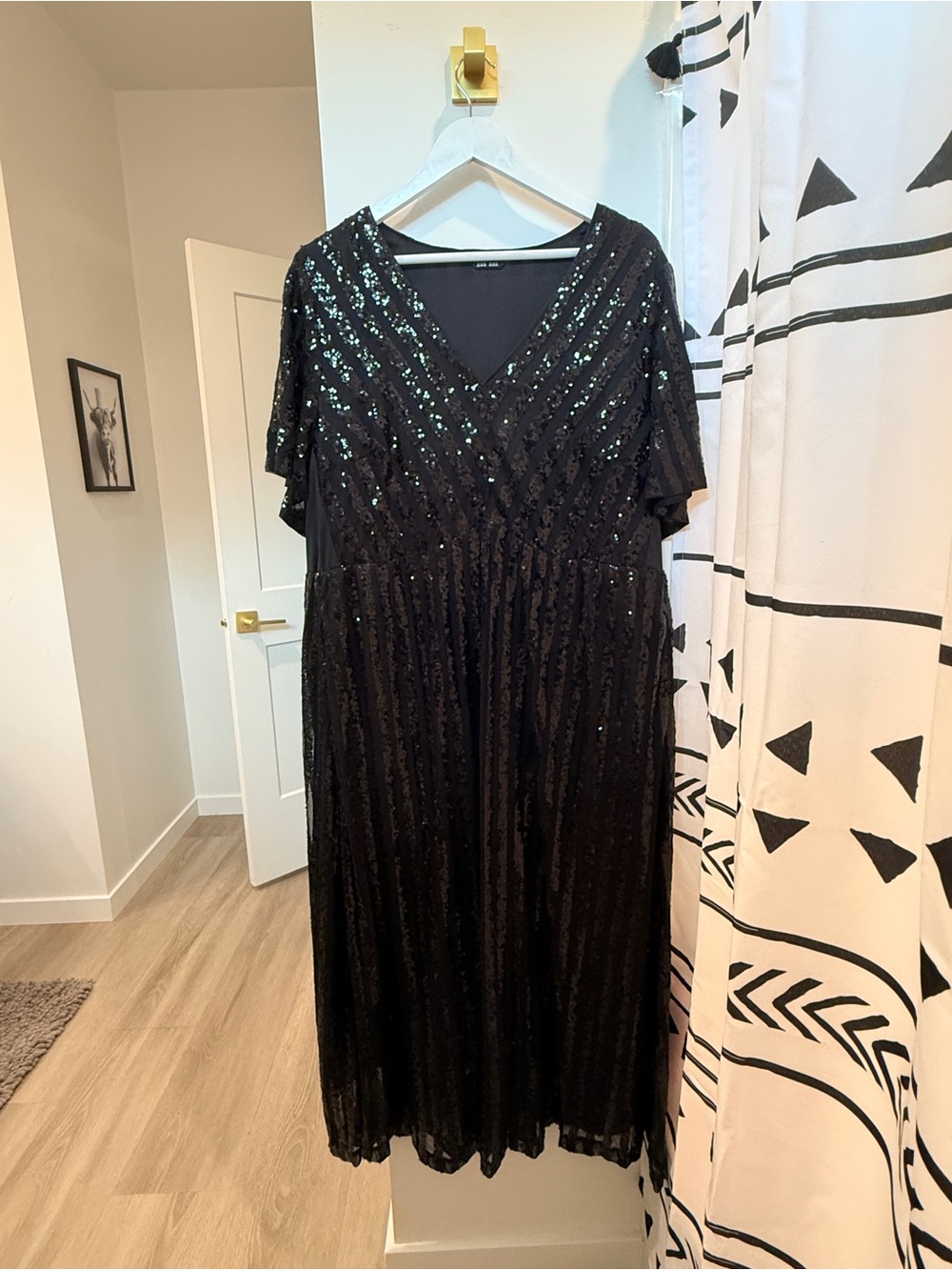 Bloomchic 18/20 Elegant Black Sequin V-Neck Women’s Evening Dress